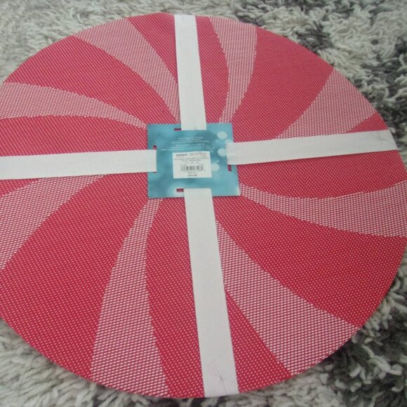 Kohl's St Nicholas Square Holiday Cheer Placemats 15 in Diameter Pepperment New - Picture 3 of 4